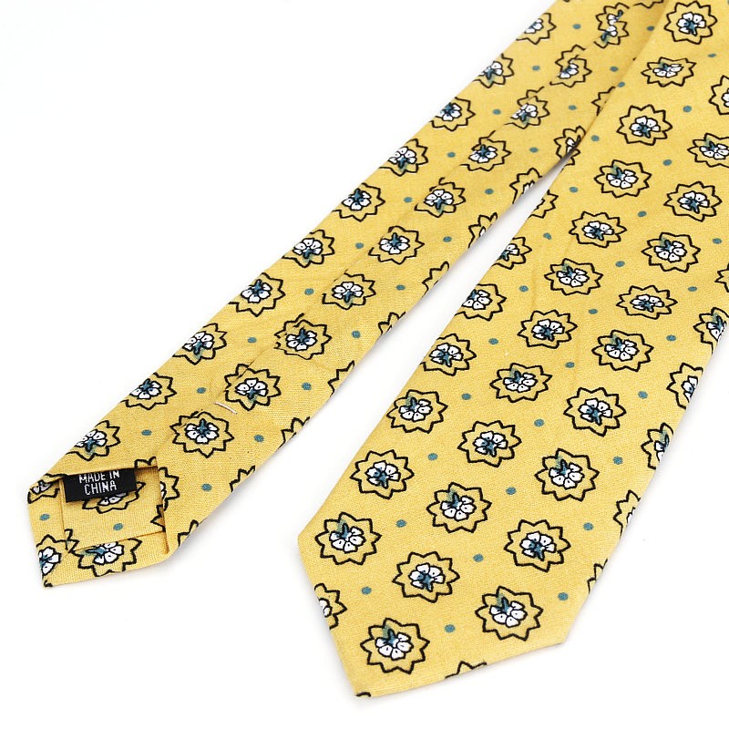 Nuova cravatta floreale per uo - Skinny Tie Men recensione e prezzo