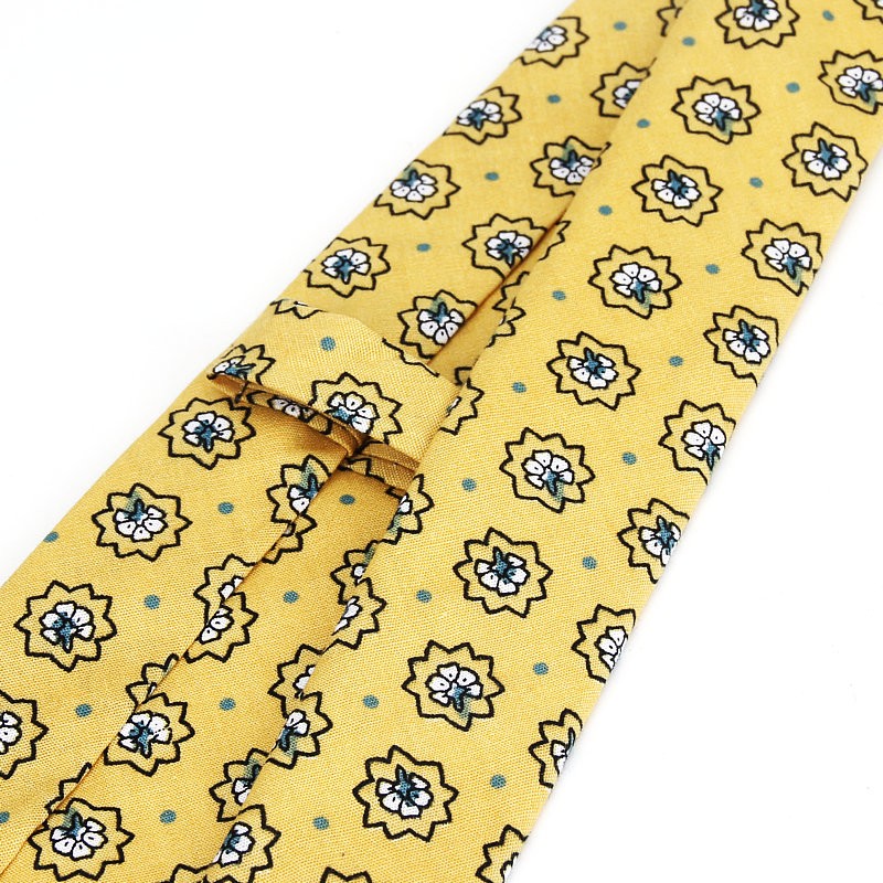 Nuova cravatta floreale per uo - Skinny Tie Men recensione e prezzo