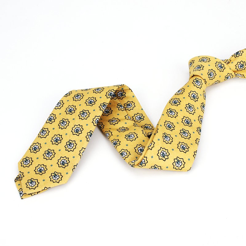 Nuova cravatta floreale per uo - Skinny Tie Men recensione e prezzo