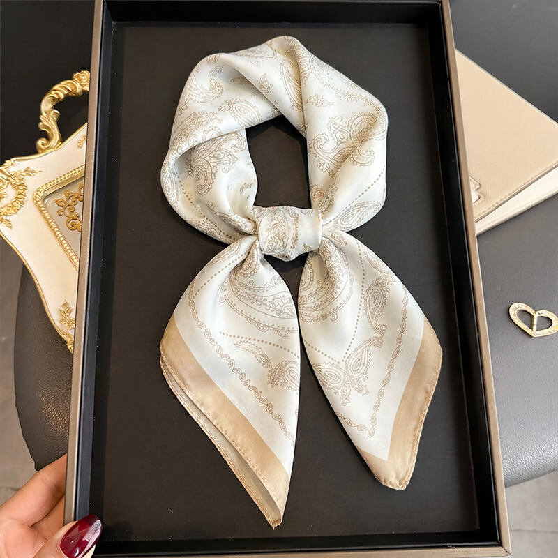 Foulard Quadrato Vintage Beige - Ascot Neck Scarf recensione e prezzo