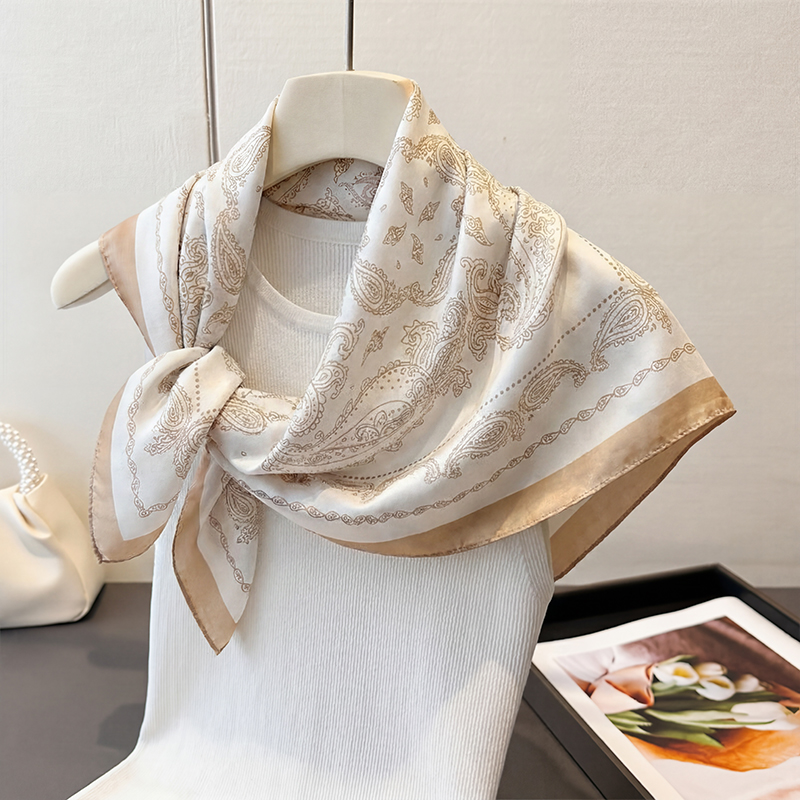 Foulard Quadrato Vintage Beige - Ascot Neck Scarf recensione e prezzo