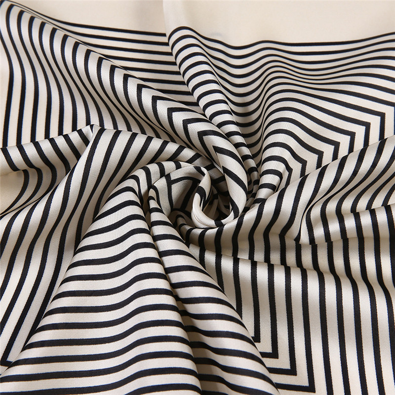 Sciarpe quadrate con cornice c - Silk Tie Striped recensione e prezzo
